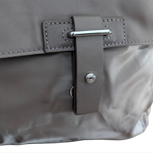 TUMI Voyageur Q-Tote - NWOT Mink - Silver - Includes lock & key - Picture 6 of 14